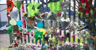 Touching floral tributes, football scarves and balloons left at scene where man died in horror crash - www.manchestereveningnews.co.uk