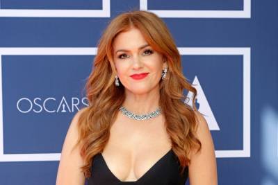 Isla Fisher Takes Swipe At Mark Zuckerberg And Facebook For Spreading ‘Online Conspiracy Theories That Led To The Storming Of Capitol Hill’ - etcanada.com - Australia - Los Angeles - Columbia
