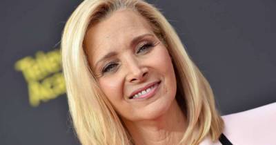 Lisa Kudrow and lookalike mother pose for very rare photo together - www.msn.com