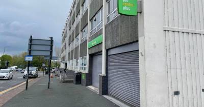 Jobcentre closed for deep clean after reports that Covid-19 'outbreak' leaves 'multiple' staff members ill - www.manchestereveningnews.co.uk - Manchester
