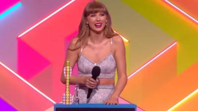 Selena Gomez - Taylor Swift - Joe Alwyn - Taylor Swift Gives Joe Alwyn a Sweet Shout-Out During Historic Global Icon Award Speech at BRIT Awards - etonline.com - Britain