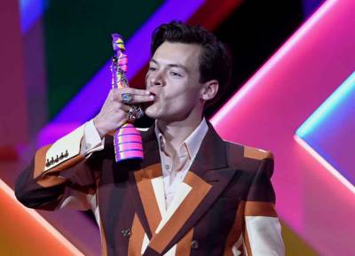 BRITs viewers ‘shocked to the core’ by Harry Styles’s American accent - evoke.ie - Britain - USA