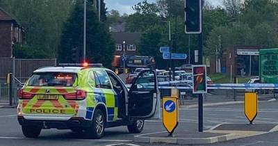 Traffic lights at junction where three people were hurt in smash weren't working - 'because of lightning strike' - www.manchestereveningnews.co.uk - Manchester