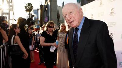 Charlie Chaplin - Alfred Hitchcock - Orson Welles - 'Saboteur,' ‘St. Elsewhere’ star Norman Lloyd dies at 106 - abcnews.go.com - Los Angeles - Los Angeles - county Norman