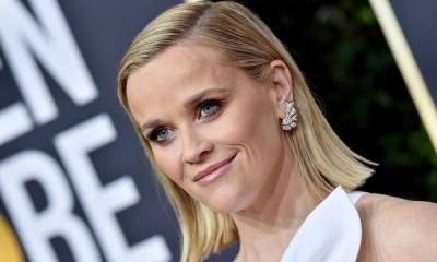 Reese Witherspoon has fans confused with summery poolside photo - hellomagazine.com