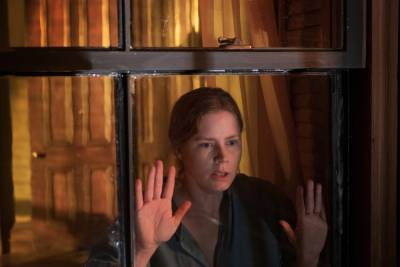 ‘Woman In The Window’: Amy Adams Fails To Awaken This Sleepy, Predictable Mystery Thriller [Review] - theplaylist.net - Britain