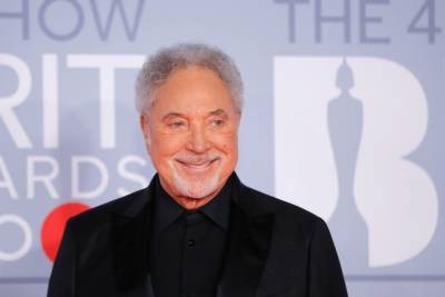 80-Year-Old Tom Jones Reacts To Becoming The Oldest Man To Hit No 1: ‘I Didn’t Think About Being Alive At This Age’ - etcanada.com - Britain