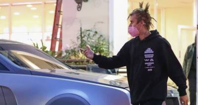 Justin Bieber & Wife Hailey Go to Dinner in Their Super Expensive Custom Car - www.justjared.com