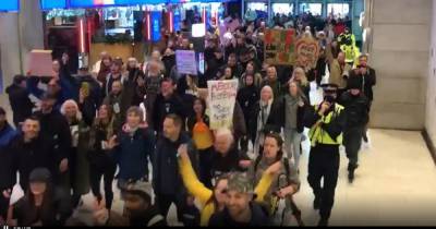 Hundreds of anti-lockdown protesters march through Manchester Arndale in city centre demo - www.manchestereveningnews.co.uk - Manchester