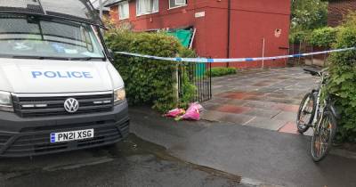 Neighbours pay tribute as woman dies in house fire despite heroic efforts of '20 who tried to rescue her' - www.manchestereveningnews.co.uk
