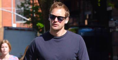 Alexander Skarsgard Soaks Up the Sunny Weather with a Walk in NYC - www.justjared.com - New York
