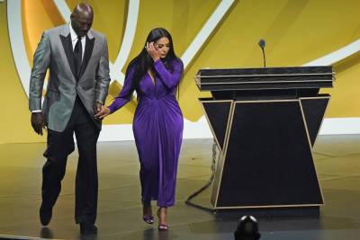 Vanessa Bryant Gets Emotional Honouring Kobe At Basketball Hall Of Fame Ceremony - etcanada.com - Jordan
