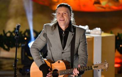Goo Goo Dolls announce ‘Rarities’ LP and share live cover of INXS’s ‘Don’t Change’ - www.nme.com - New York - Hollywood