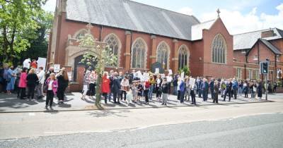 Hundreds hold protest outside church in south Manchester over popular priest 'forced to retire' - www.manchestereveningnews.co.uk - Manchester