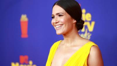 Mandy Moore Stuns in Yellow During First Red Carpet Appearance Since Giving Birth - www.etonline.com