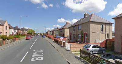 Man seriously injured after savage attack on Scots street by thug with young child - www.dailyrecord.co.uk - Scotland