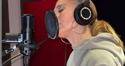Jennifer Lopez hits the studio as she teases 'sexy' new music - www.msn.com