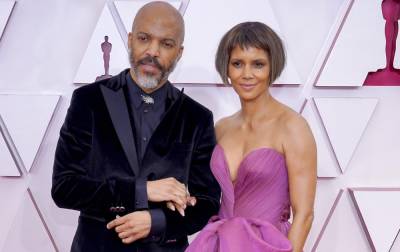 Halle Berry Fires Back At Troll For Suggesting She Loves Boyfriend Van Hunt More Than He Loves Her - etcanada.com
