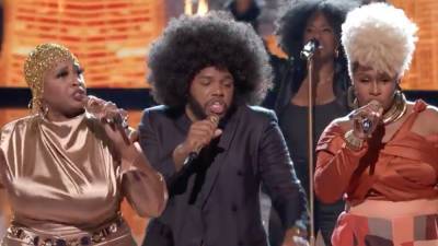 'The Voice': Dana Monique, Pia Renee and Victor Solomon Get Groovy in Soulful Trio Performance - www.etonline.com