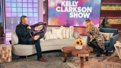 Blake Shelton Gets Caught Lying to Kelly Clarkson About a Gift She Gave Him - www.etonline.com