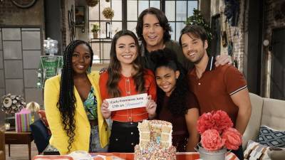 'iCarly' Cast and Crew Defend New Star Laci Mosley From Racist Social Media Attacks - www.etonline.com