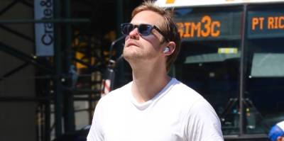 Alexander Skarsgard Basks in the Sun While Out for the Day - www.justjared.com - New York