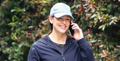 Jennifer Garner is All Smiles While Taking a Phone Call on Her Morning Walk - www.justjared.com - state West Virginia