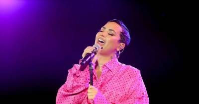 Demi Lovato comes out as non-binary, changing pronouns to they/them: ‘It best represents the fluidity I feel’ - www.msn.com