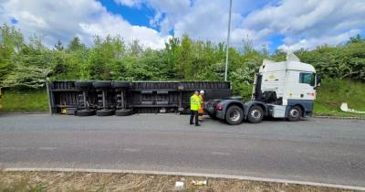 'It was like something from a film...' moment three men came to rescue of driver after his lorry overturned on M60 - www.manchestereveningnews.co.uk