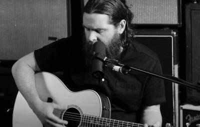 Watch Manchester Orchestra’s stirring cover of Neil Young’s ‘Unknown Legend’ - www.nme.com - USA - Manchester