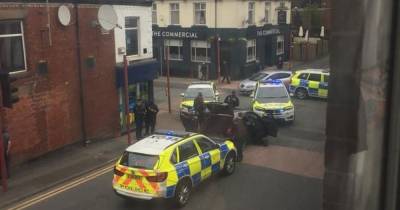 Police descend on Dukinfield street after man seen in car 'with gun' - www.manchestereveningnews.co.uk