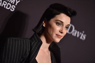 St. Vincent Tried To Recreate Taylor Swift’s Cooking With No Success: ‘My Friends Still Mock Me’ - etcanada.com