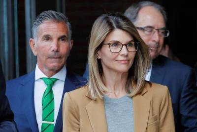 Lori Loughlin and hubby get permission to travel to Mexico - nypost.com - Mexico
