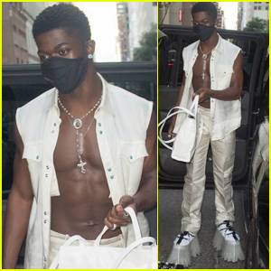 Lil Nas X Bares His Six-Pack Abs While Rocking Platform Shoes for 'SNL' Rehearsals - www.justjared.com - New York
