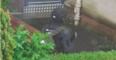 Armed police swarm Edinburgh residential street after man 'seen with weapon' - www.dailyrecord.co.uk