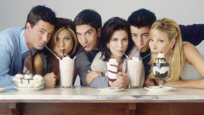 Streaming 'Friends': How a '90s Sitcom Became Gen Z's New Favorite Show - www.etonline.com