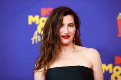 Kathryn Hahn Responds To Fans Wanting Her To Host ‘SNL’: ‘That Is Something I Would Love To Just Jump Off A Cliff And Do’ - etcanada.com