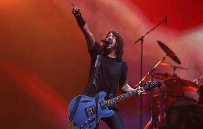 Dave Grohl to co-host ‘The Tonight Show’ with Jimmy Fallon on Monday - www.nme.com