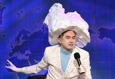 Bowen Yang Reveals The Inspiration For His Hilarious ‘SNL’ Sketch Playing The Iceberg That Sank The Titanic - etcanada.com