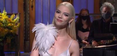 Anya Taylor-Joy Pokes Fun at Her 'Queen's Gambit' Character During 'Saturday Night Live' Monologue - Watch! - www.justjared.com