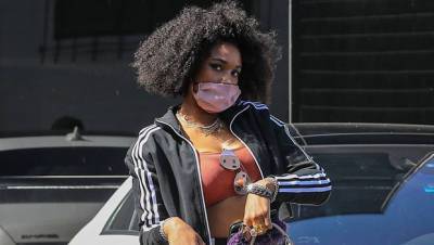 Jennifer Hudson, 39, Poses With Natural Curls In Rare Pic While Rocking Crop Top Workout Leggings - hollywoodlife.com - USA - Beverly Hills