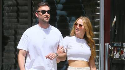 Jennifer Lawrence - Cooke Maroney - Jennifer Lawrence and Husband Cooke Maroney Sport Matching Outfits in Rare Outing - etonline.com - New York - city Lawrence - county Cooke