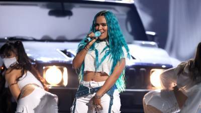 Karol G Gets the Crowd Pumped With Dynamic 'Bichota' and 'El Makinon' Performance at Billboard Music Awards - www.etonline.com - Colombia