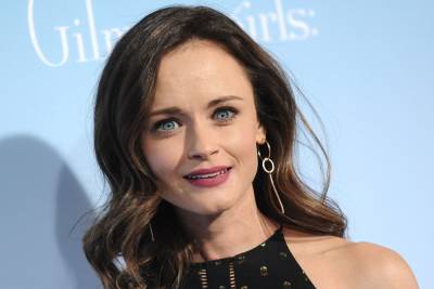 Alexis Bledel Reveals Whether She’s Team Jess, Dean Or Logan From ‘Gilmore Girls’ Debate - etcanada.com