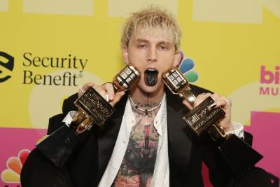Here’s Why Machine Gun Kelly Painted His Tongue Black For 2021 Billboard Music Awards - etcanada.com - Los Angeles