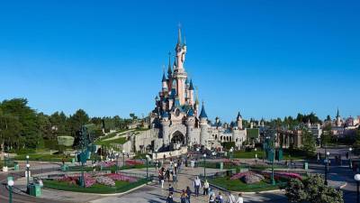 Bob Chapek Sees Disney Parks Nearing Full Capacity By Fall; Calls Out “Famous Zero Feet Vs Six Feet Vs Three Feet” Social Distance Confusion Amid Reopening - deadline.com