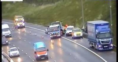 Traffic building after M62 crash closes one lane - with emergency repairs needed - www.manchestereveningnews.co.uk