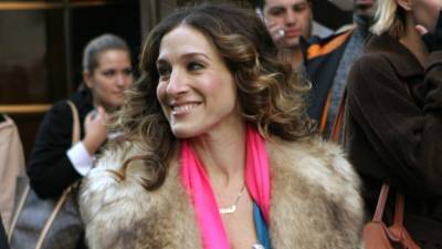 Sarah Jessica Parker Brings Iconic Piece of 'SATC' Memorabilia Out of the Archives - www.etonline.com