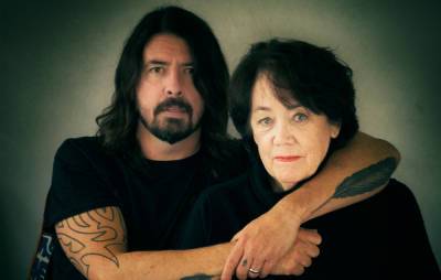 Dave Grohl on the time he found his mum drinking beers with Green Day: “She’s very cool!” - www.nme.com - Virginia