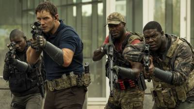 'The Tomorrow War' Trailer Sees Chris Pratt and Yvonne Strahovski Battling Aliens - www.etonline.com